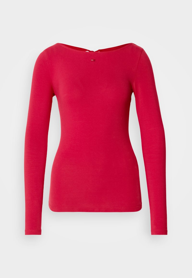 Rotes Langarmoberteil mit weitem Ausschnitt und figurbetontem Design. Hergestellt aus weichem Stoff mit glatter Textur. Verfügt über einen Schlüssellochverschluss auf der Rückseite.