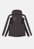 Schwarze Kapuzenjacke mit Reißverschluss, weißen und schwarzen Streifen an den Ärmeln und Logo auf der Brust, flach liegend mit ausgestreckten Ärmeln.