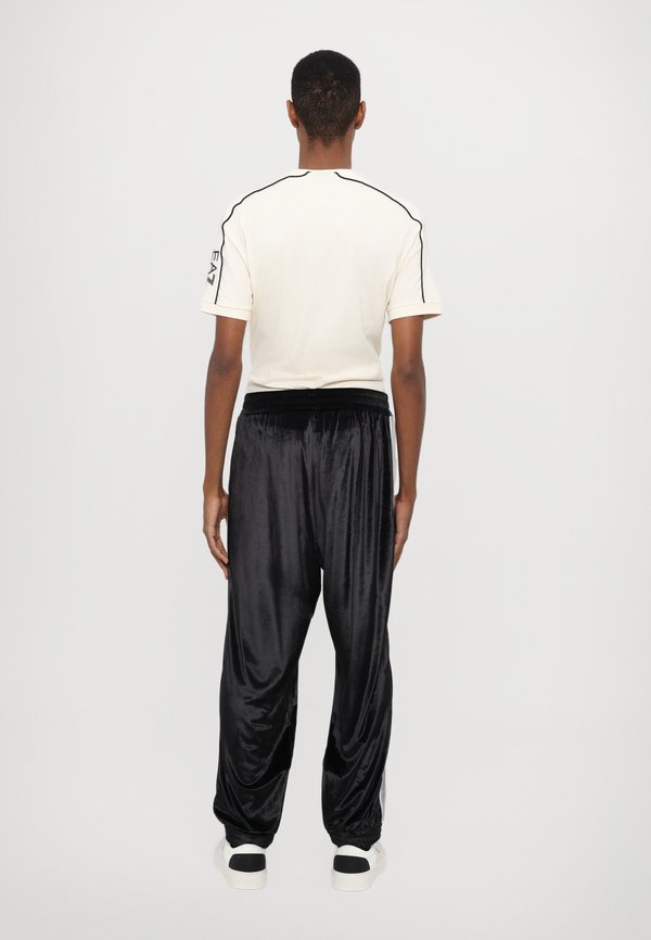 EA7 Emporio Armani TUTA SPORTIVA