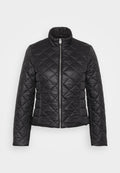 Schwarze gesteppte Jacke mit Stehkragen, Reißverschluss und langen Ärmeln. Verfügt über eine glänzende Oberfläche und ein rautenförmiges Steppmuster.