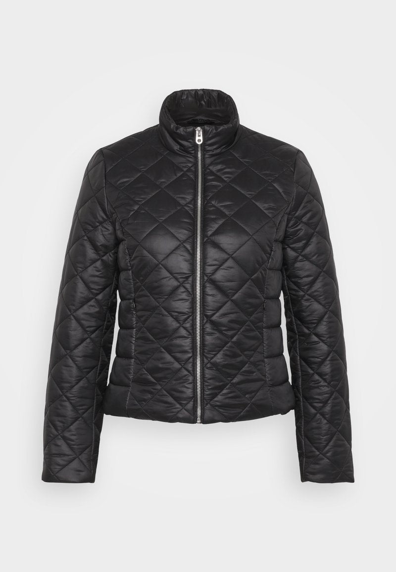 Schwarze gesteppte Jacke mit Stehkragen, Reißverschluss und langen Ärmeln. Verfügt über eine glänzende Oberfläche und ein rautenförmiges Steppmuster.
