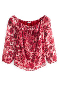 Bluse mit floralem Muster und schulterfreiem Design in Rot- und Rosatönen, mit Rüschenausschnitt und Kordelzugdetails. Leichter, transparenter Stoff.