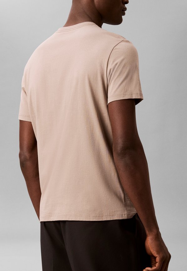 Calvin Klein GRAPHIC