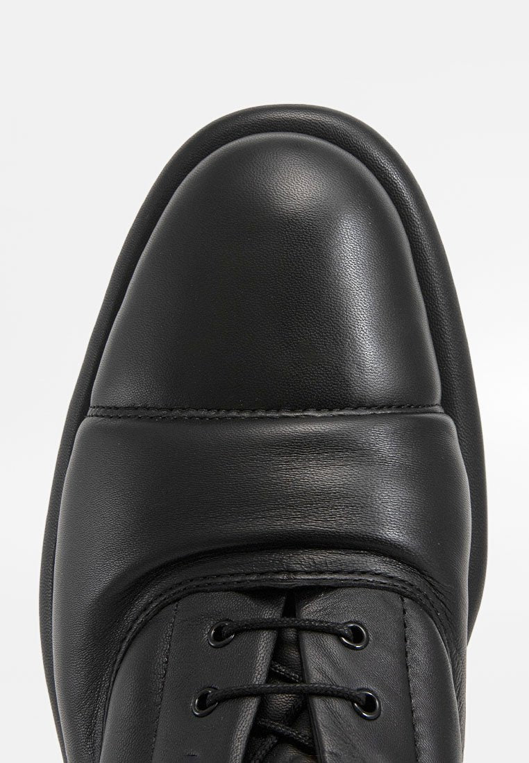 Clarks CUR