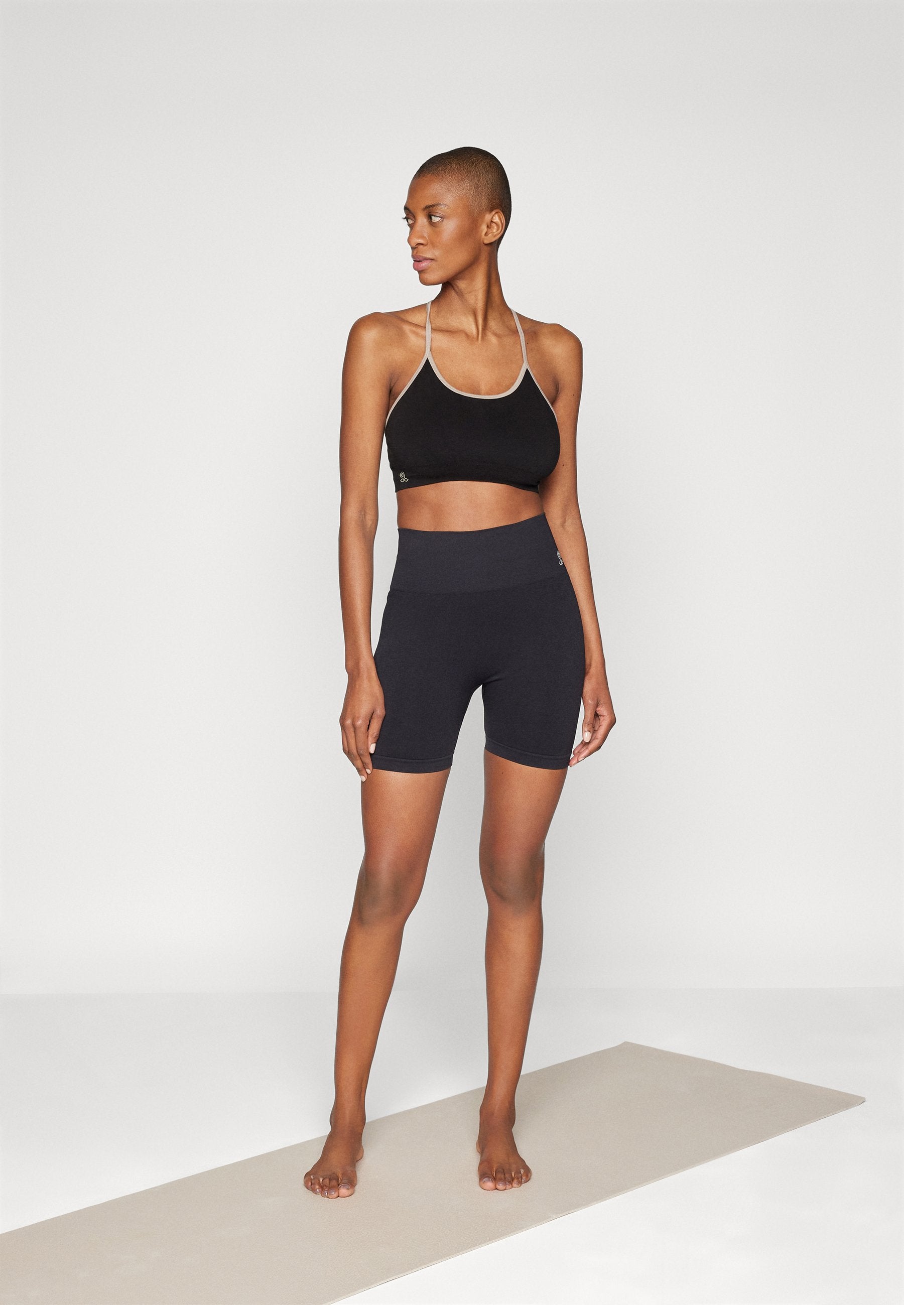 Yogasearcher DHARMA SEAMLESS BRA