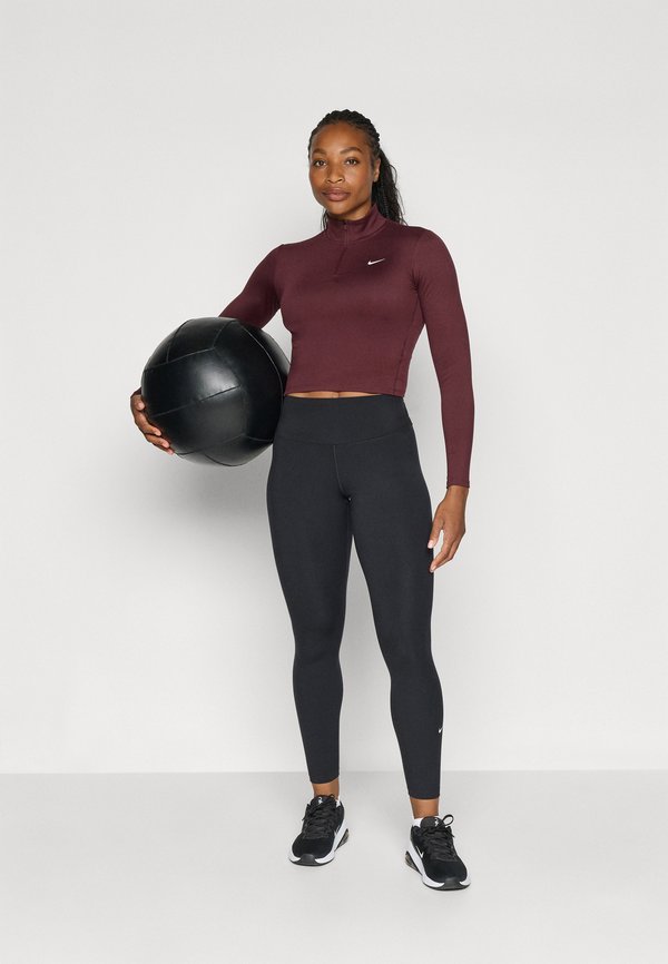 Nike Performance ONE