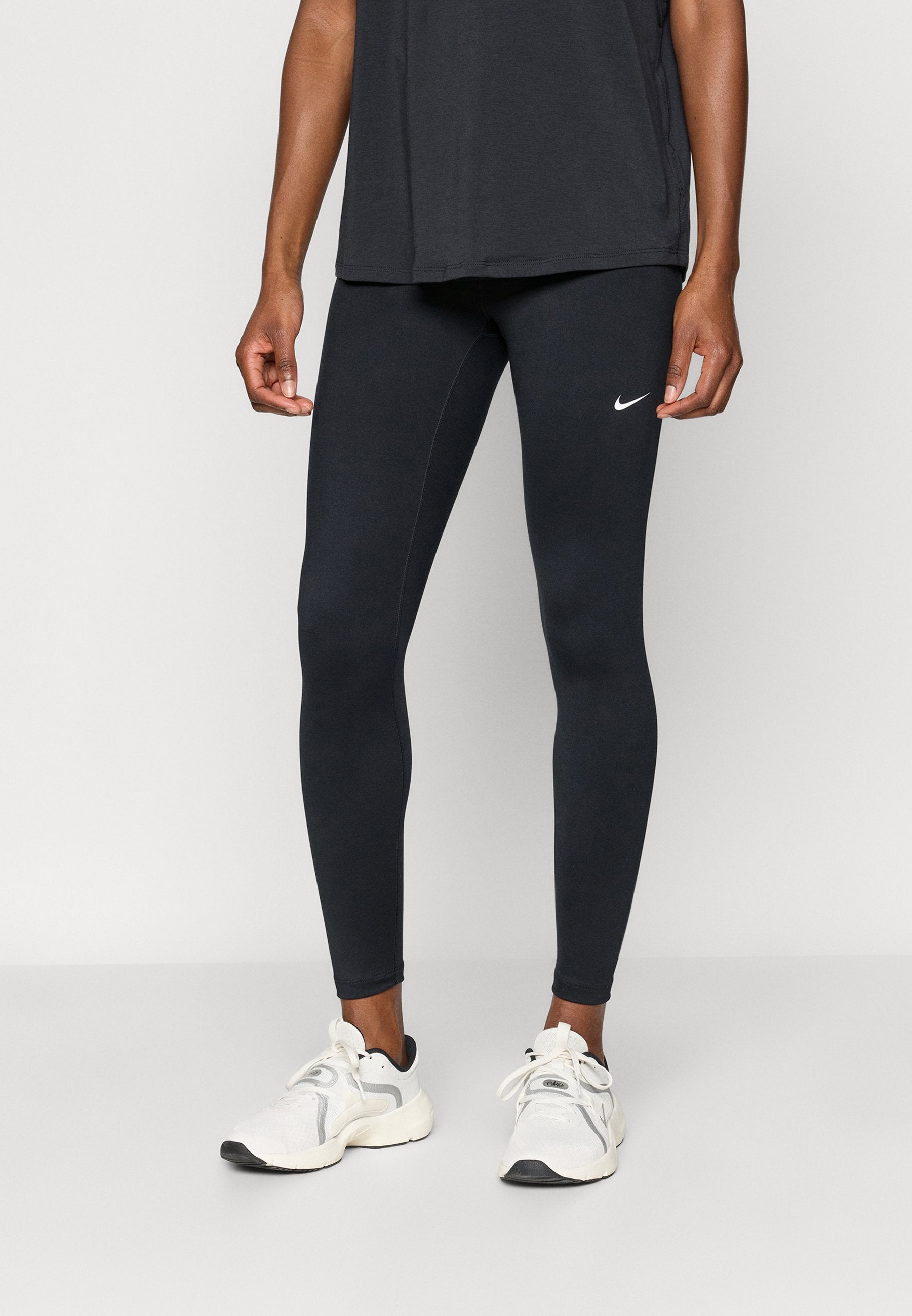 Nike Performance ONE