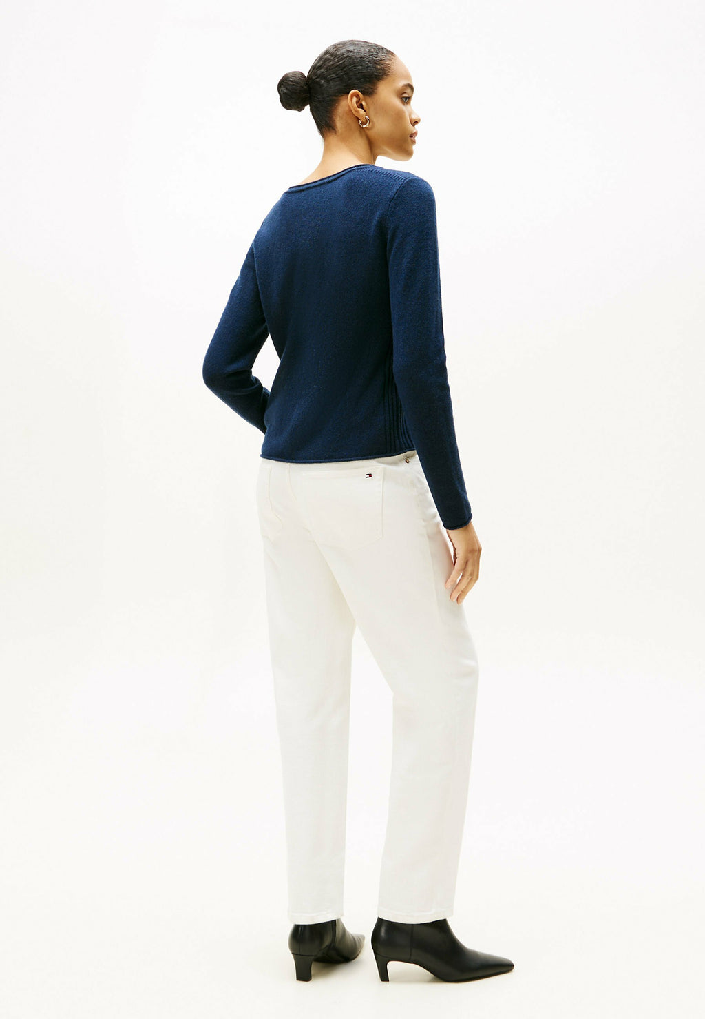 V-NECK SOFT Media 4