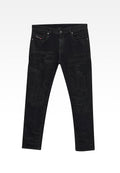 Schwarze Slim-Fit-Jeans mit zerstörten Stellen an Oberschenkeln und Knien, Fünf-Taschen-Stil und Knopfverschluss in der Taille.