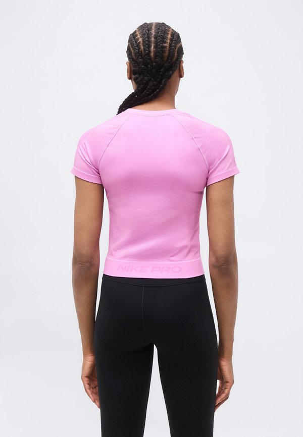 Nike Performance