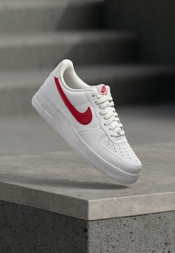 Nike Sportswear AIR FORCE ESSENTIAL - Trainers - white/univ red