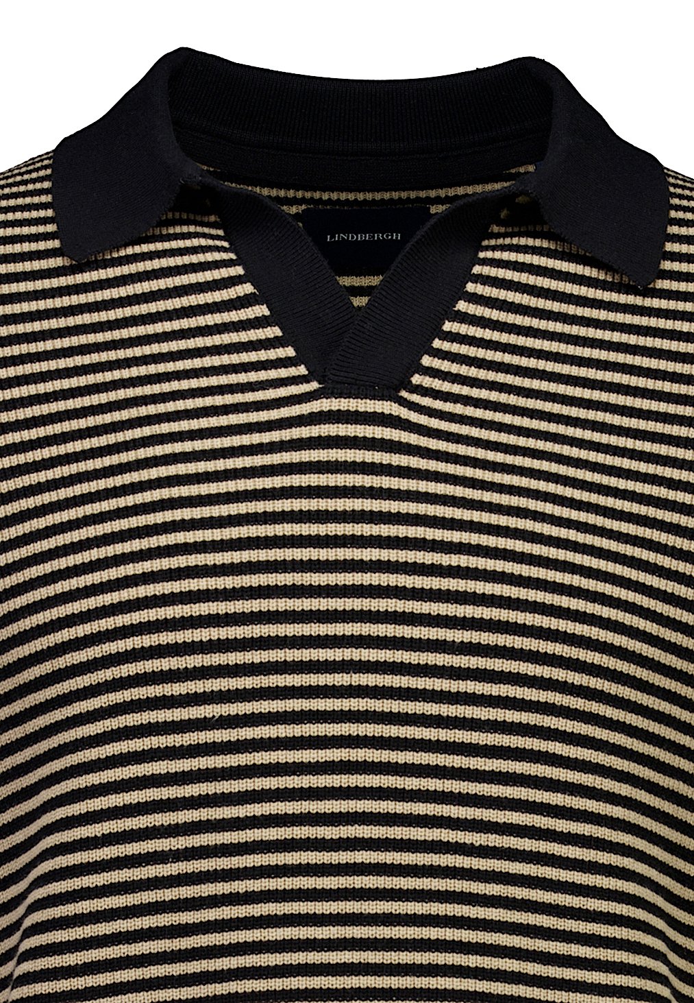 V-NECK  Media 7