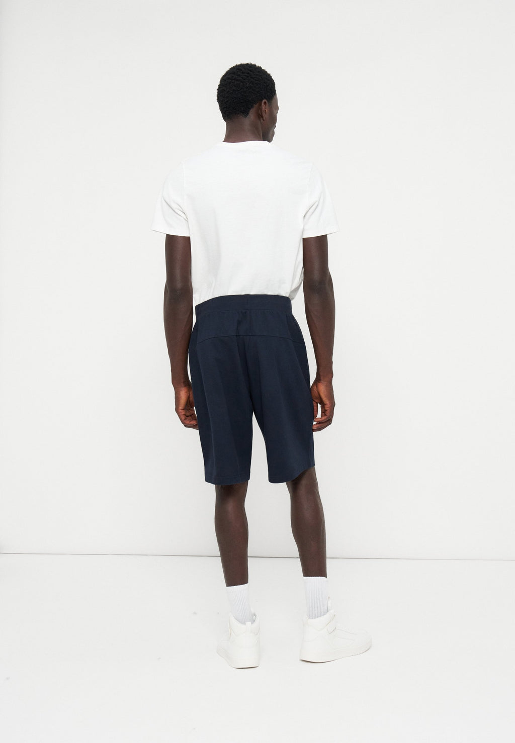EA7 Emporio Armani Kurze Sporthose Media 2