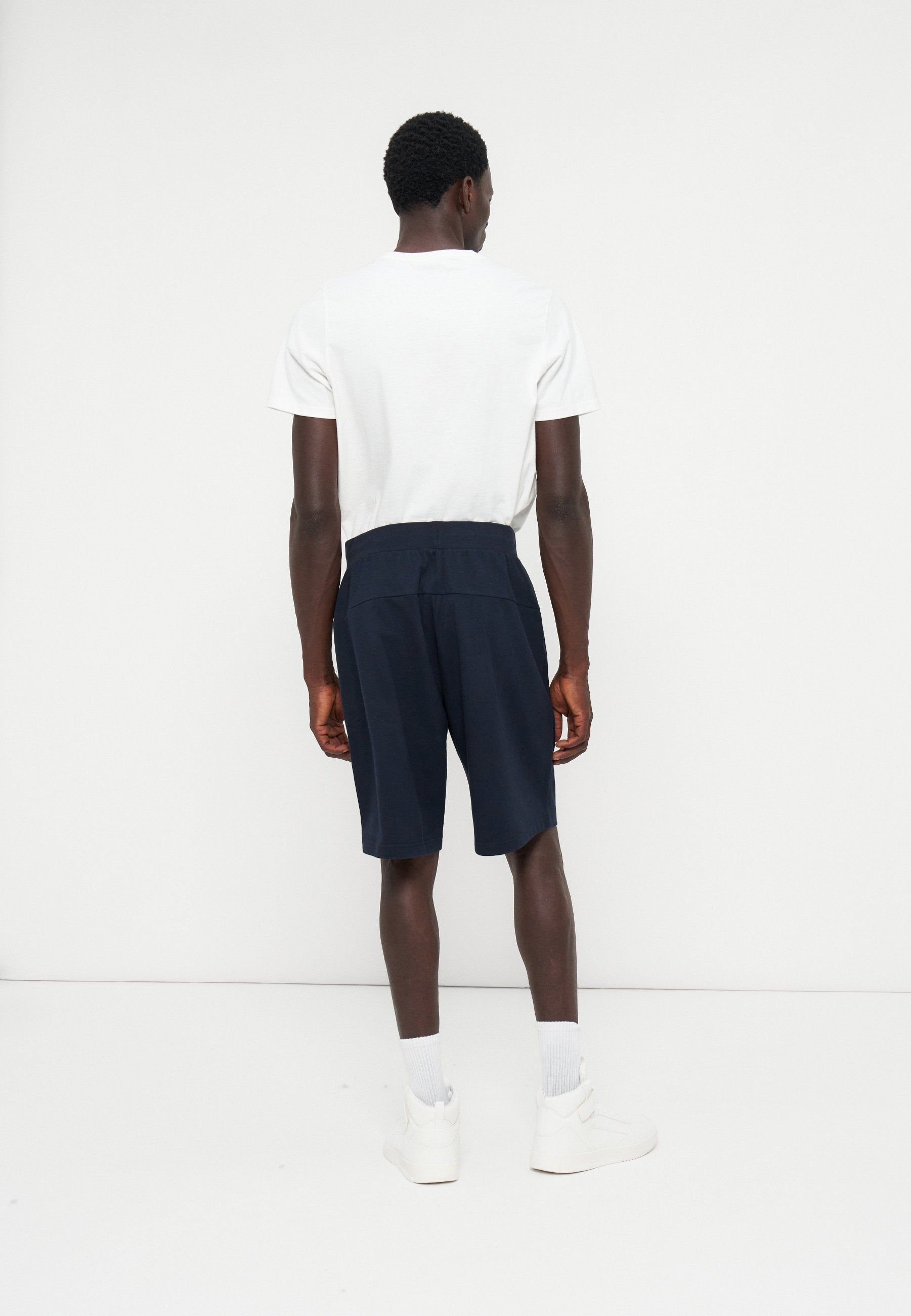 EA7 Emporio Armani Kurze Sporthose Media 2