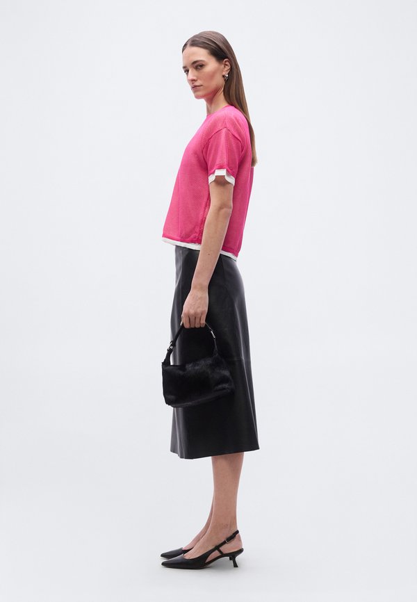 DKNY BOXY