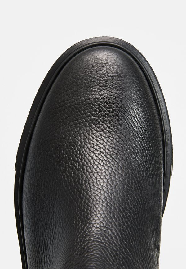 AIGNER WILLIAM