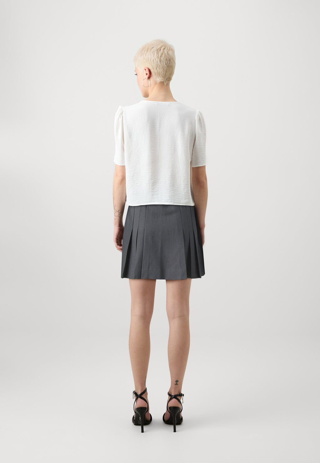 ONLMARION ELASTIC PLEAT Media 4