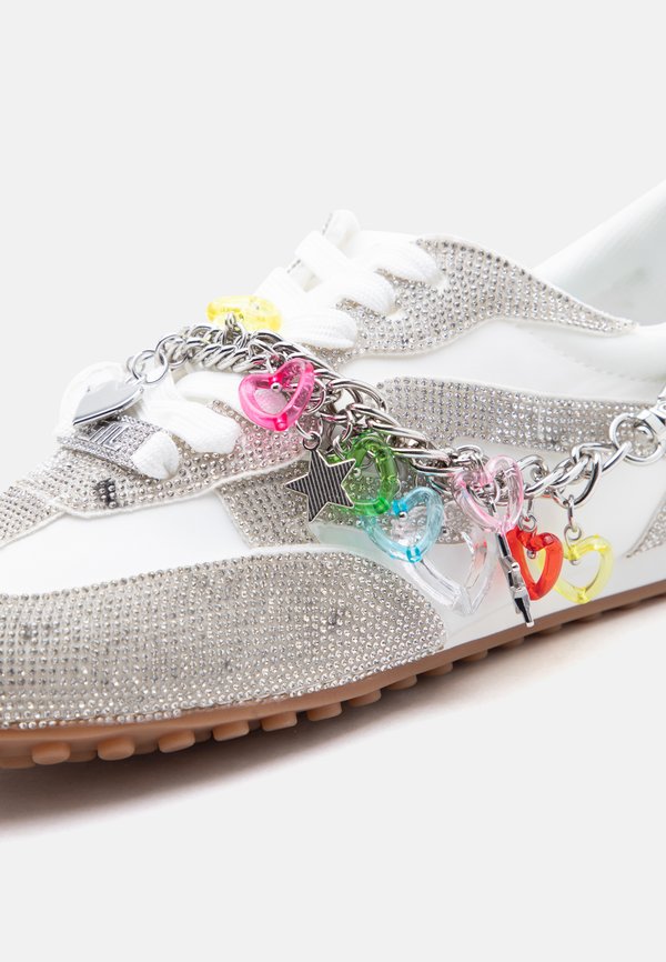 Steve Madden CAMEOS