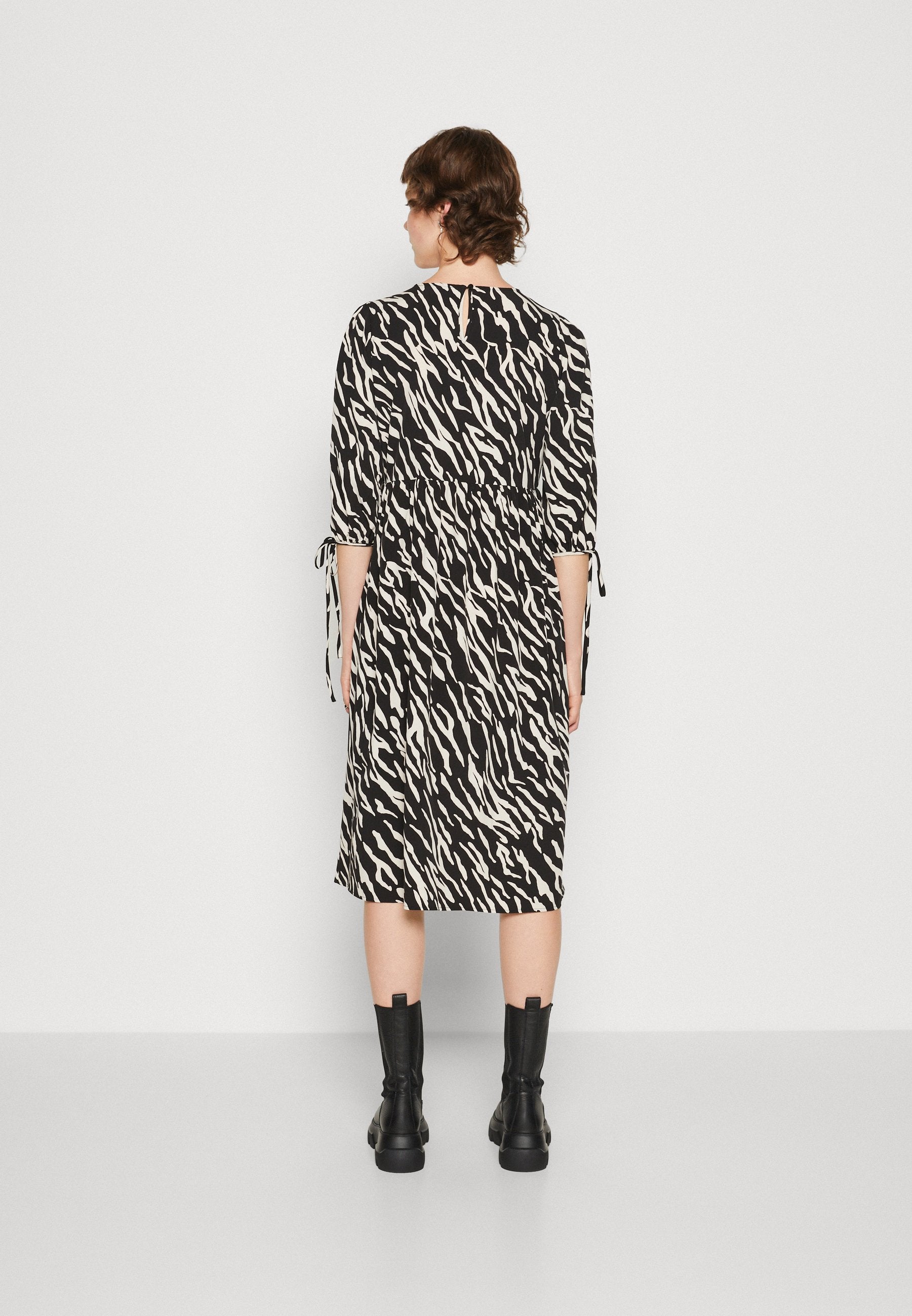 Pieces PCMEGAN 3/4 MIDI DRESS