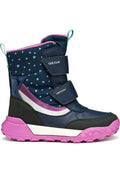 Marinefarbenes Knöchelboot mit Sternmuster, synthetischem Obermaterial, zwei Velcro-Riemen, neonpinker Sohle und schwarzen Akzenten. Wasserdicht und für Komfort konzipiert.