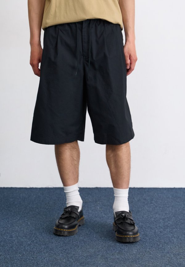 Nike Sportswear CLUB SEOUL - Shorts - black/(black)