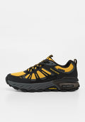 Gelb-schwarzer Skechers Sportschuh mit Goodyear-Sohle, Max Protect Dämpfung und wasserabweisendem Mesh-Obermaterial, seitlich dargestellt.