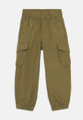 Olivgrüne Cargo-Hosen aus leichtem Stoff mit einem elastischen Bund, schmal zulaufenden Bündchen und zwei seitlichen Cargo-Taschen.