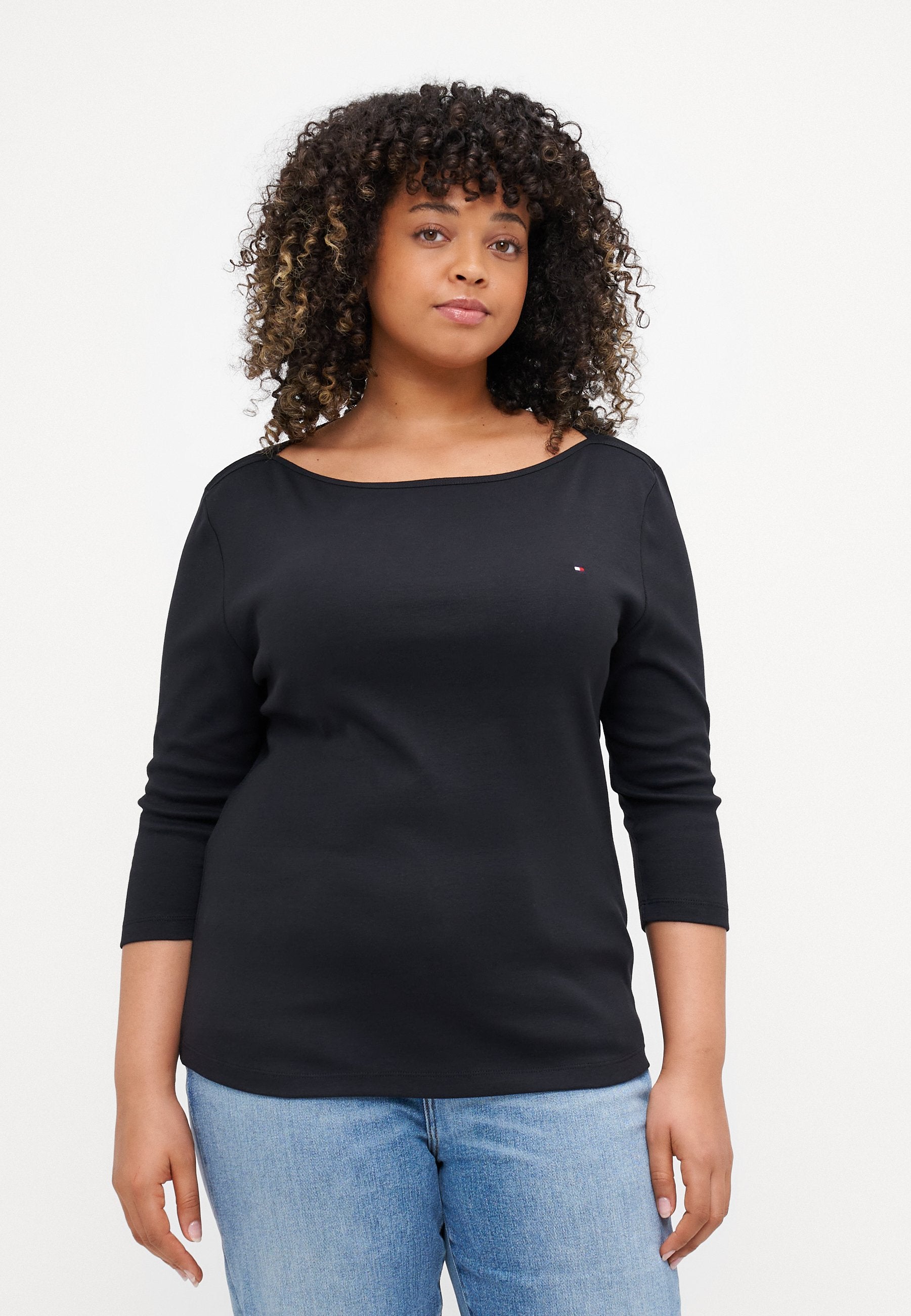 CURVE BOAT NECK THREE-QUARTER SLEEVE T-SHIRT Media 3