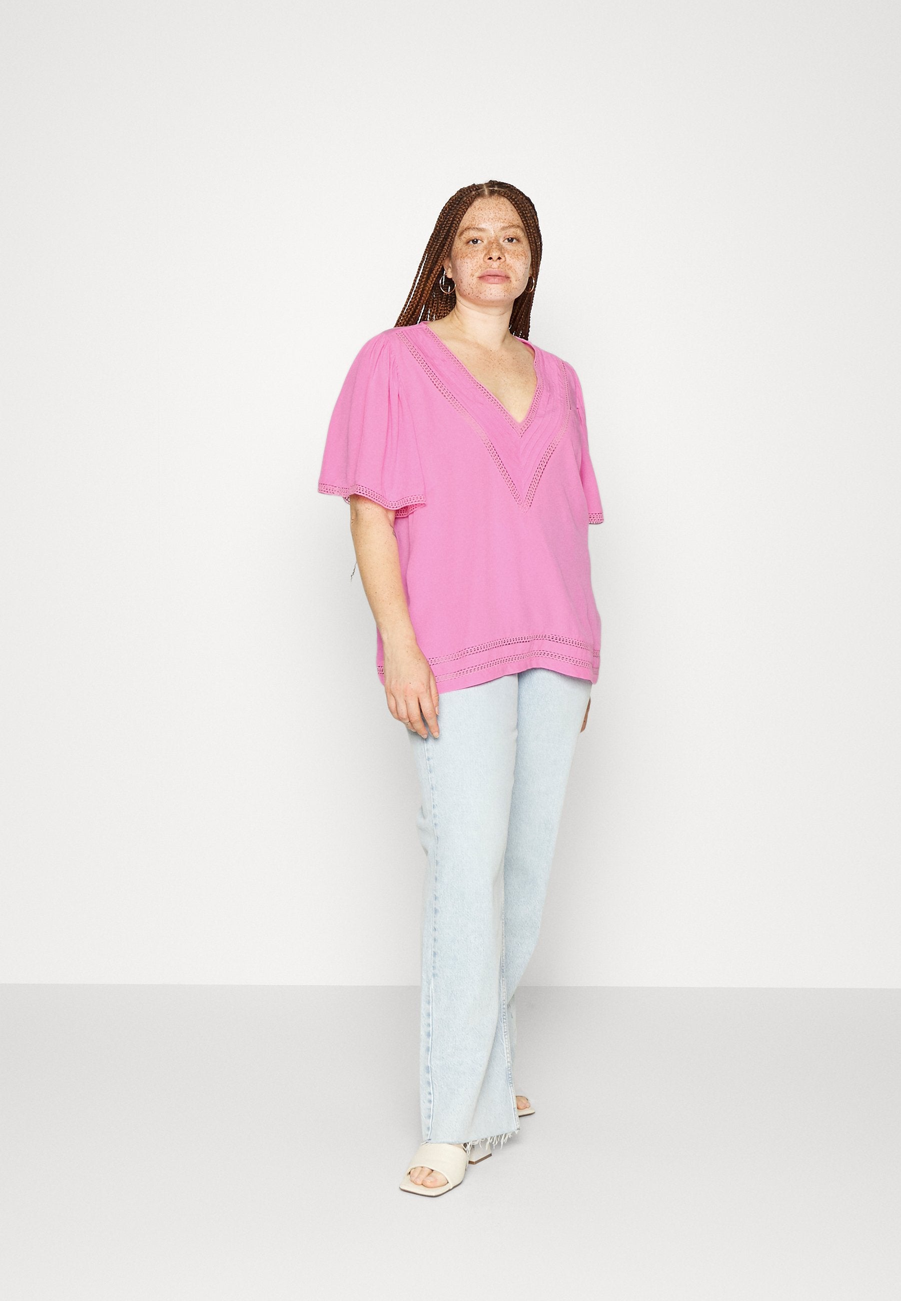 EVOKED VILA VIVISIA V NECK 2/4 SLEEVE