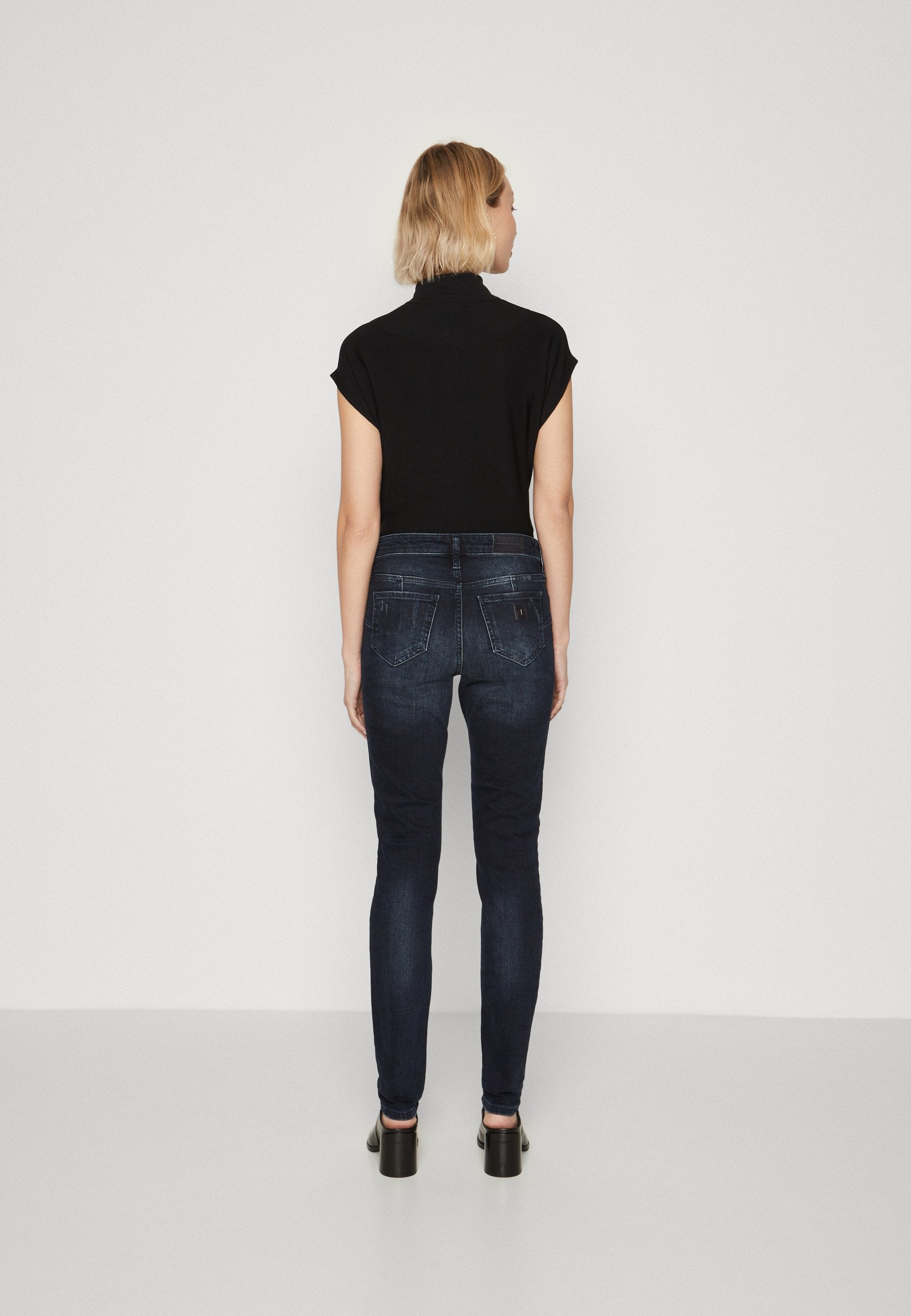 Armani Exchange Jeans Skinny Fit Media 4