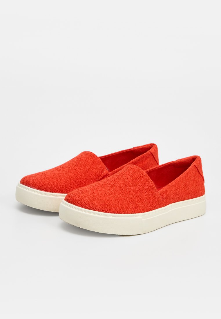 TOMS KAMERON