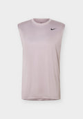 Ärmelloses hellrosa Sporttop mit rundem Ausschnitt und schwarzem Nike-Logo auf der oberen linken Brust.