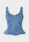 Blaues, ärmelloses, figurbetontes Top aus Denim mit Rundhalsausschnitt und leicht ausgestelltem Saum, auf weißem Hintergrund dargestellt.