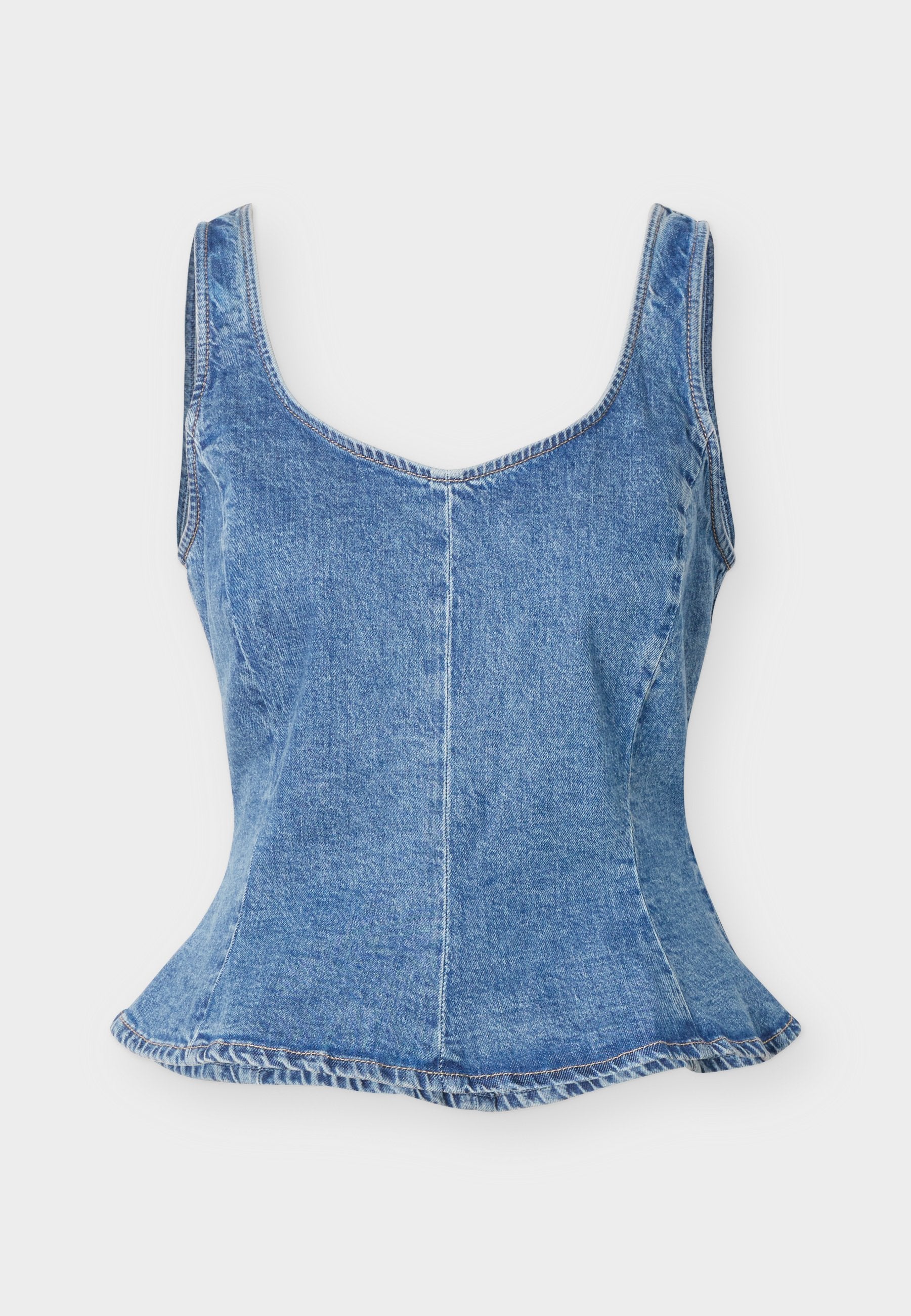 Blaues, ärmelloses, figurbetontes Top aus Denim mit Rundhalsausschnitt und leicht ausgestelltem Saum, auf weißem Hintergrund dargestellt.
