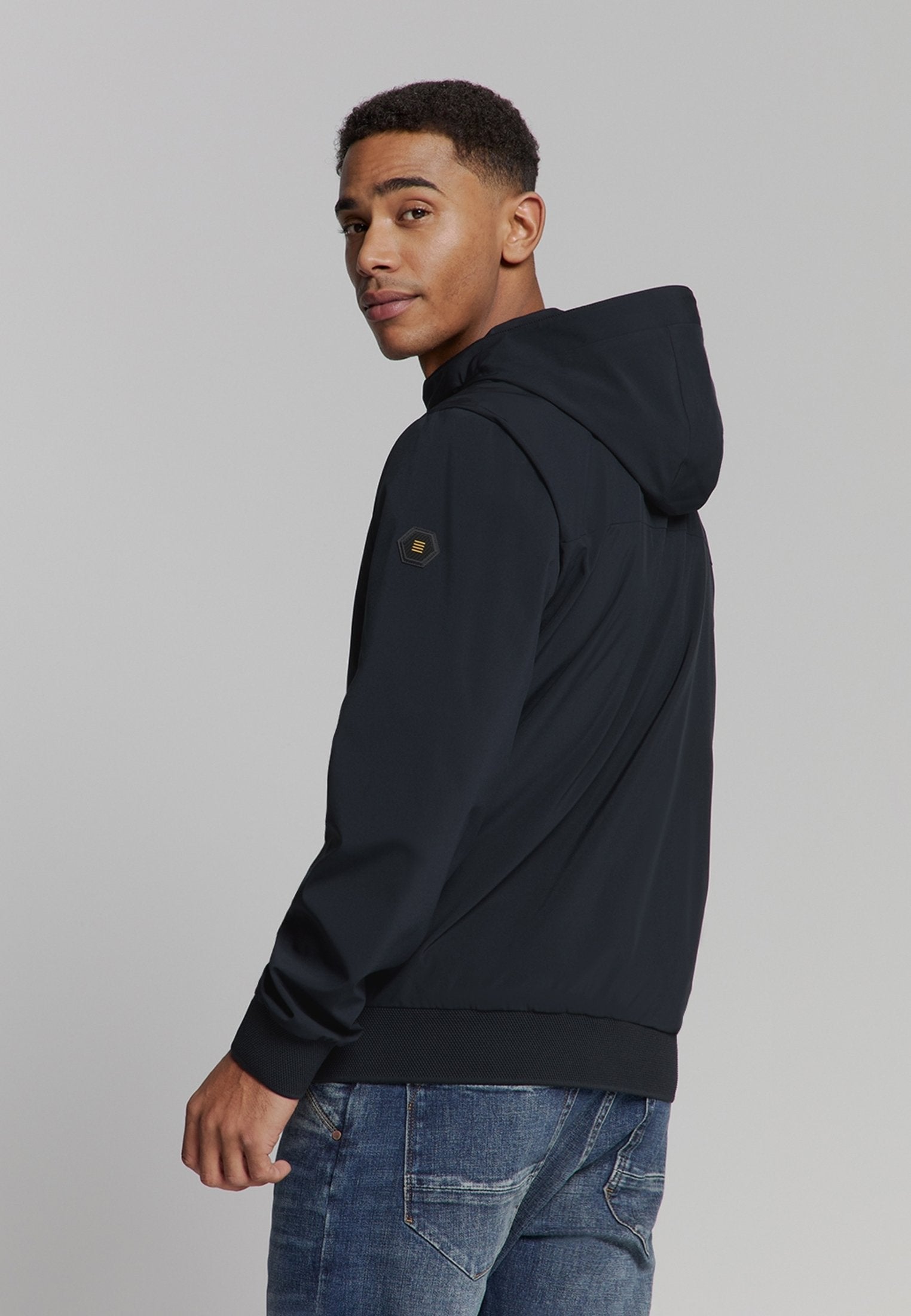 HOODED  Media 4