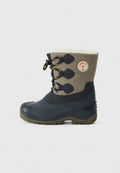 Winterstiefel mit heller Gummi-Sohle und unteren, beigen Obermaterial aus Stoff, schwarzen Schnürsenkeln mit gelben Akzenten und weißem Fleece-Futter.