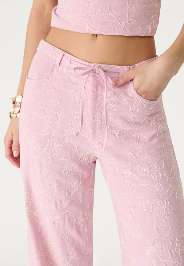 Stradivarius EMBROIDERED