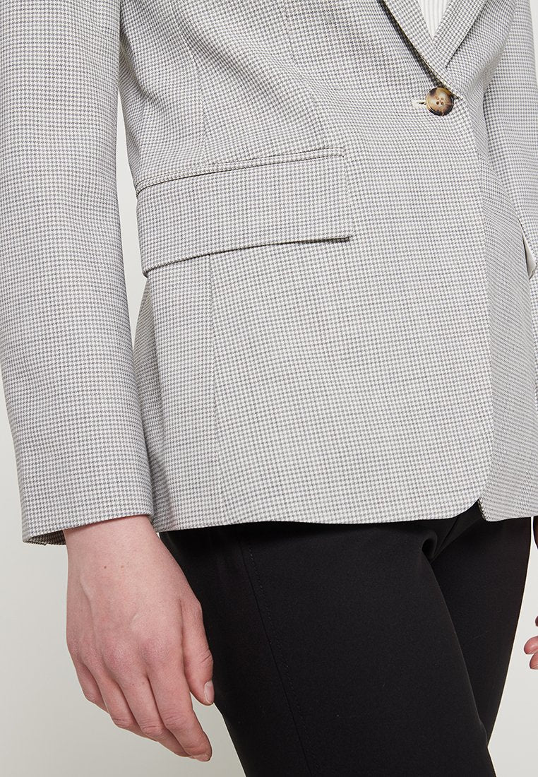 Club Monaco