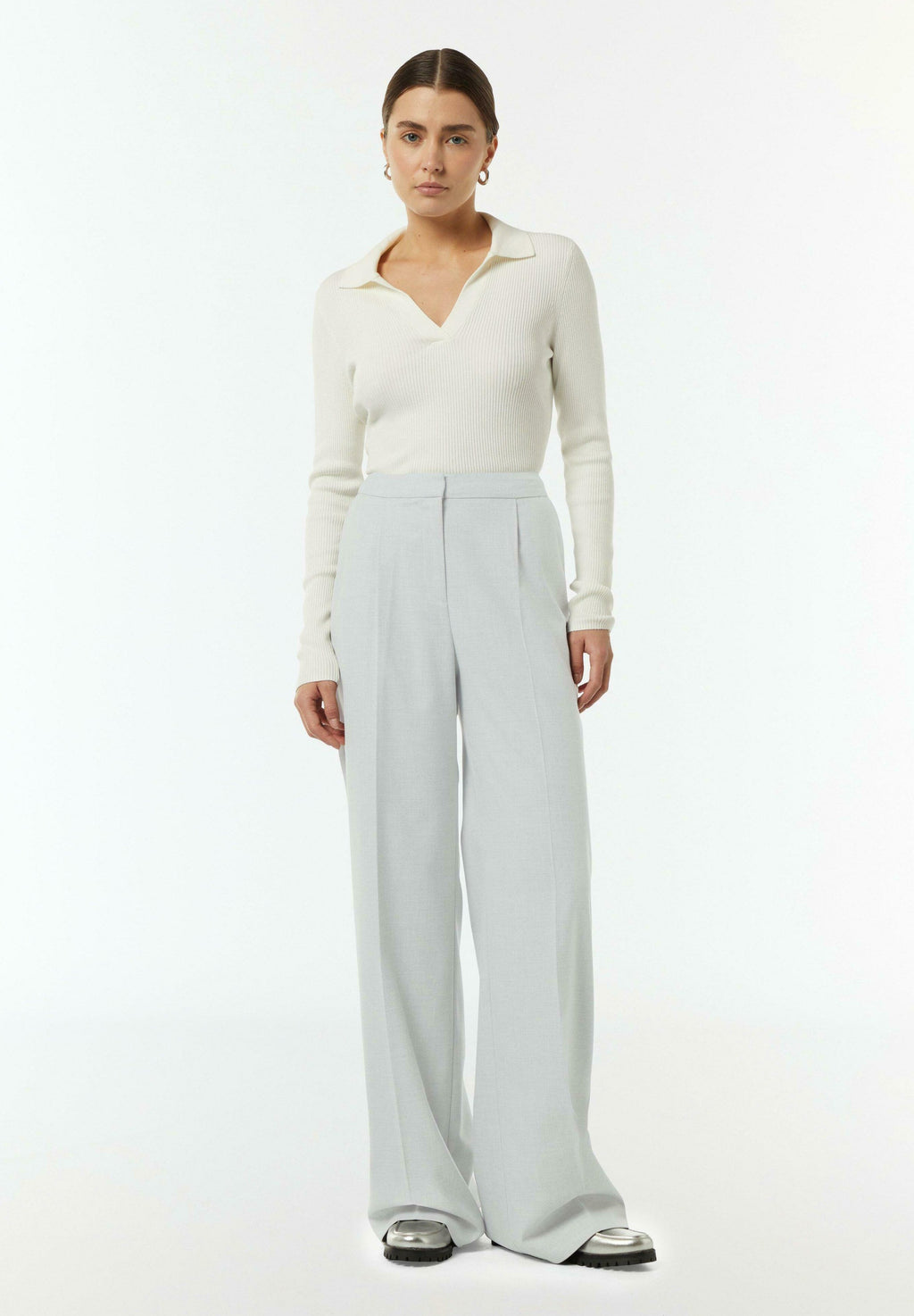 WIDE-LEG-AUS FLIESSENDEM Media 2