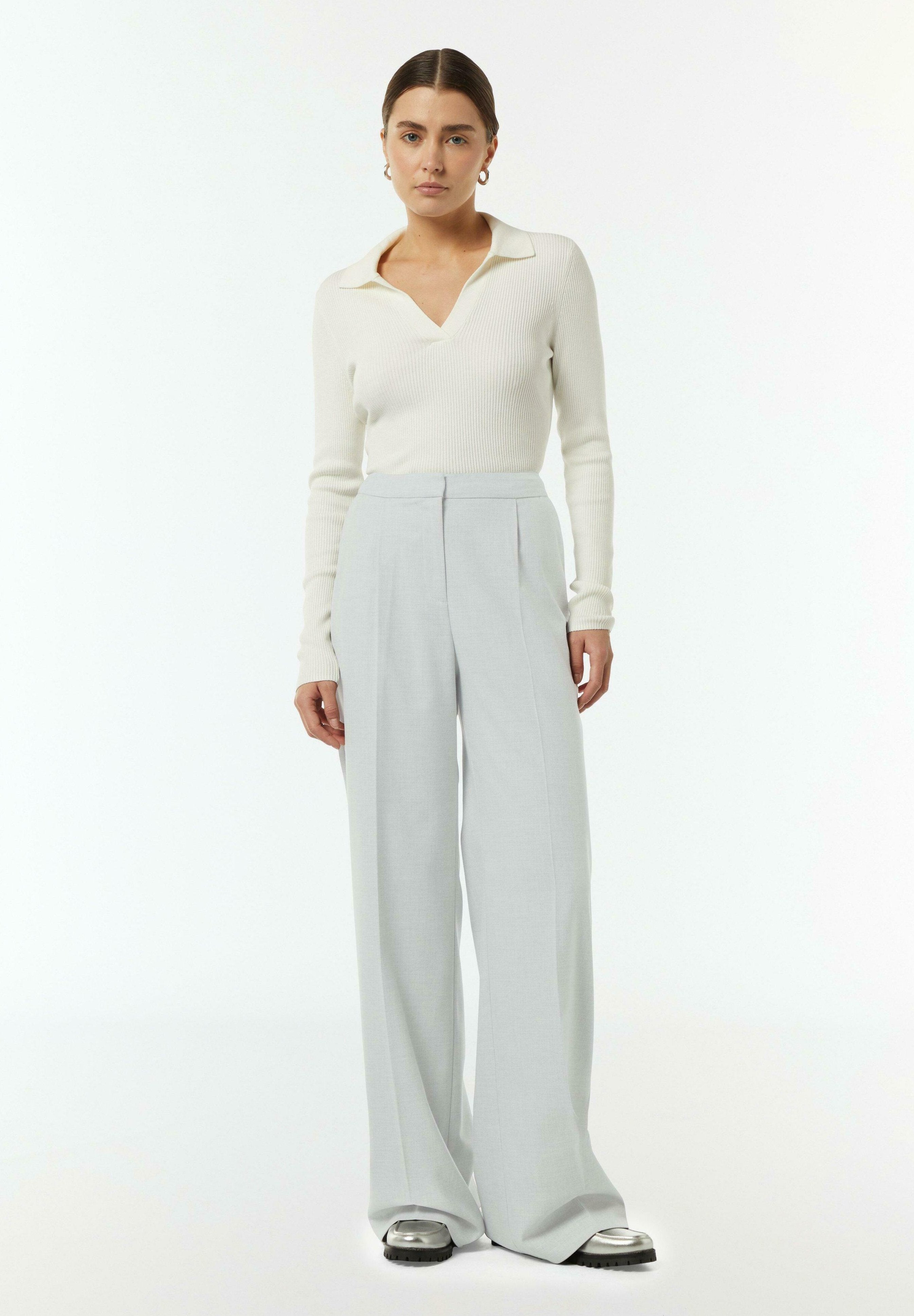 WIDE-LEG-AUS FLIESSENDEM Media 2