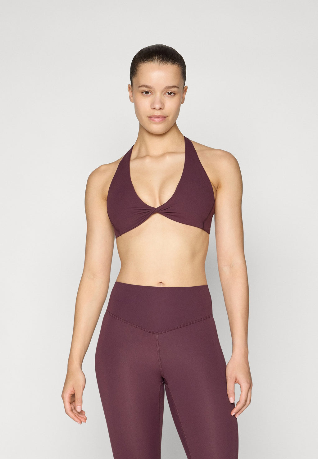 Fabletics PURELUXE PLUNGE LOW IMPACT BRA