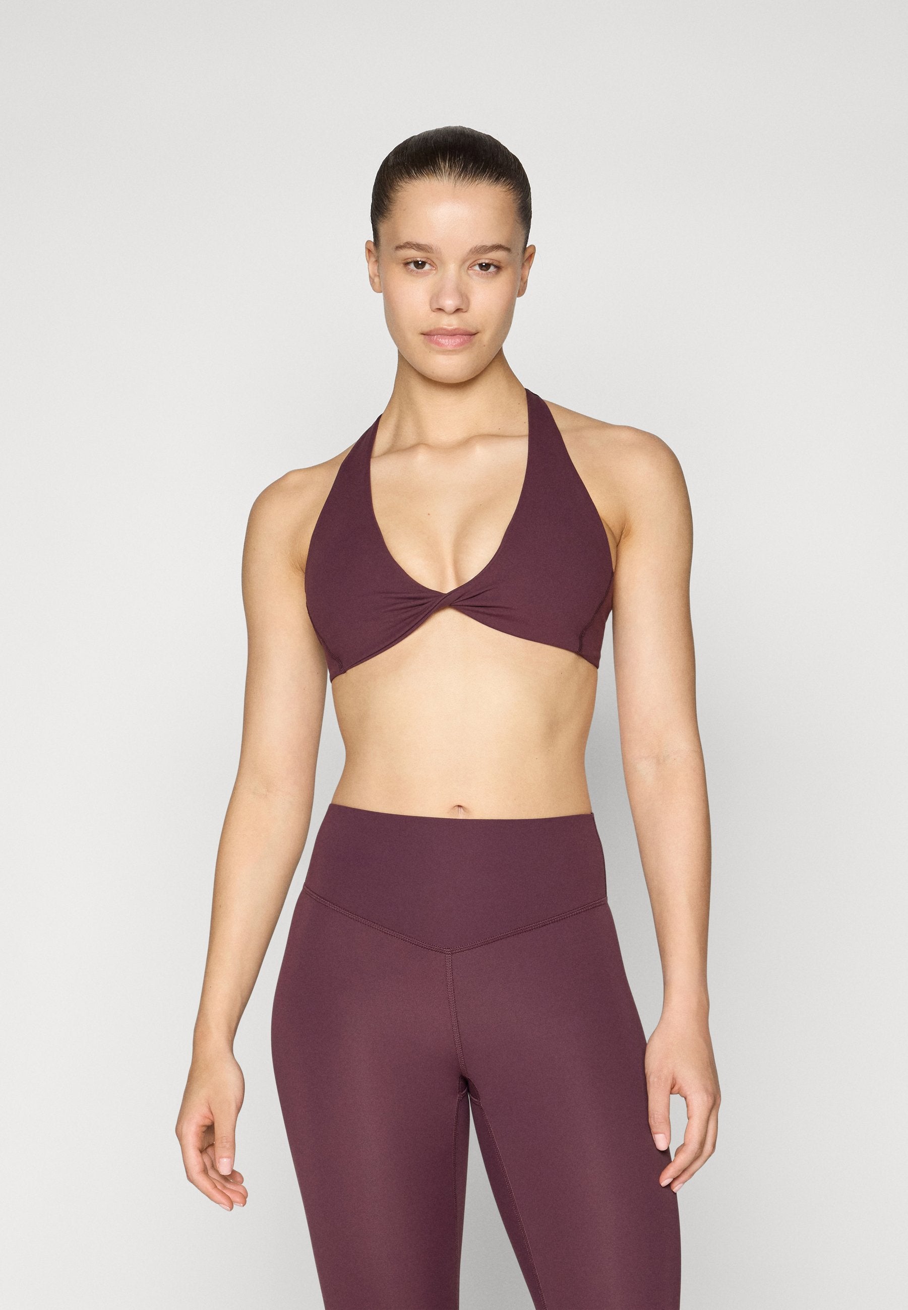 Fabletics PURELUXE PLUNGE LOW IMPACT BRA
