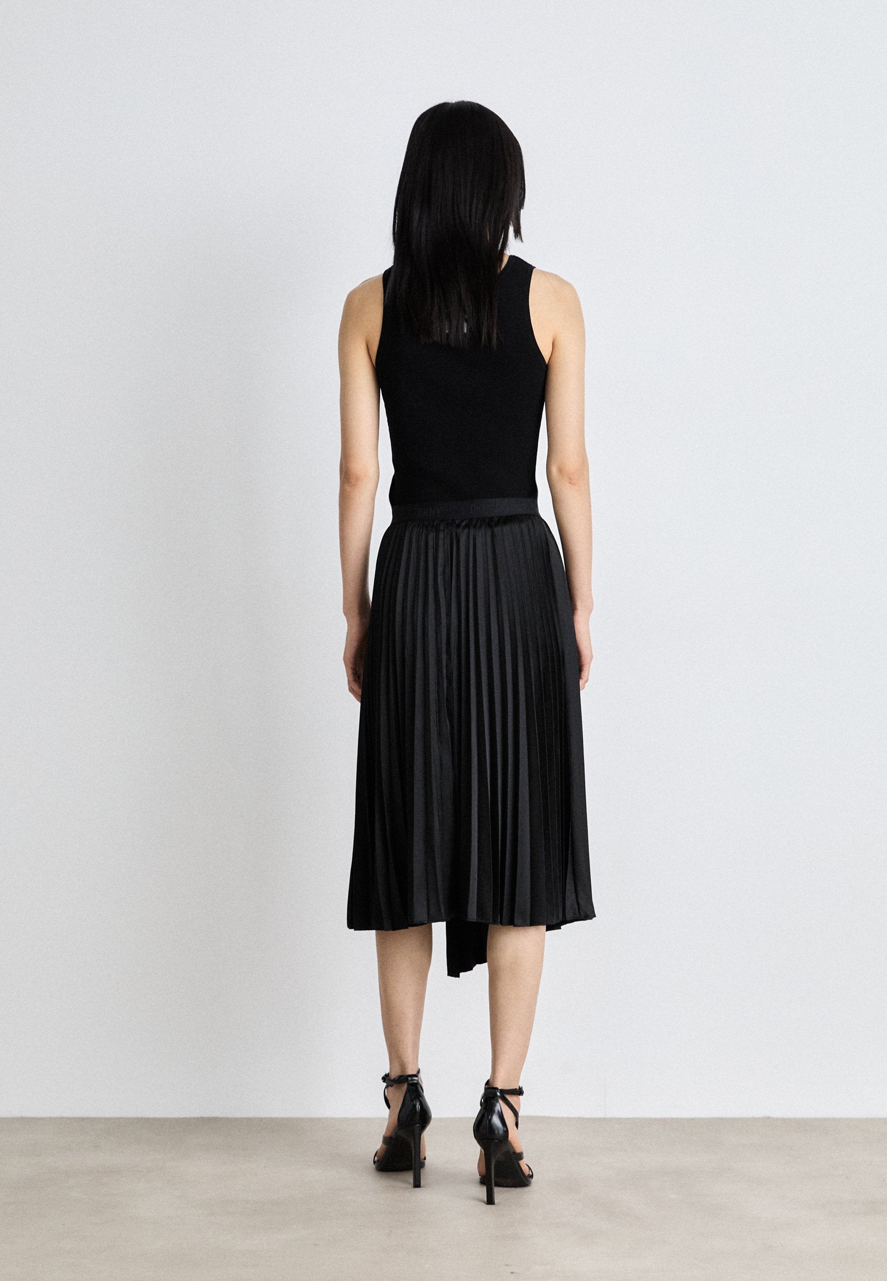 DKNY PULL SKIRT