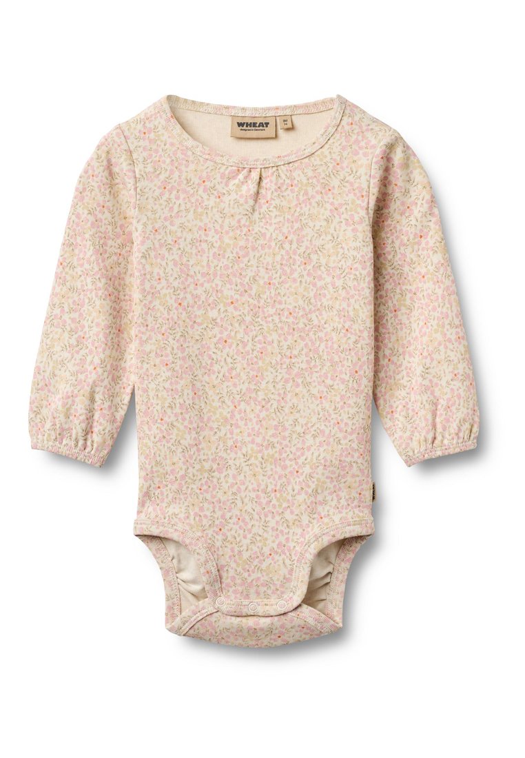 Langärmliger Baby-Body aus weichem Stoff mit einem hellrosa Blumenmuster, elastischen Bündchen und Druckknöpfen am unteren Saum.