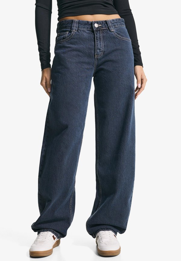 Bershka BALLOON - BAGGY - Relaxed fit jeans - royal blue