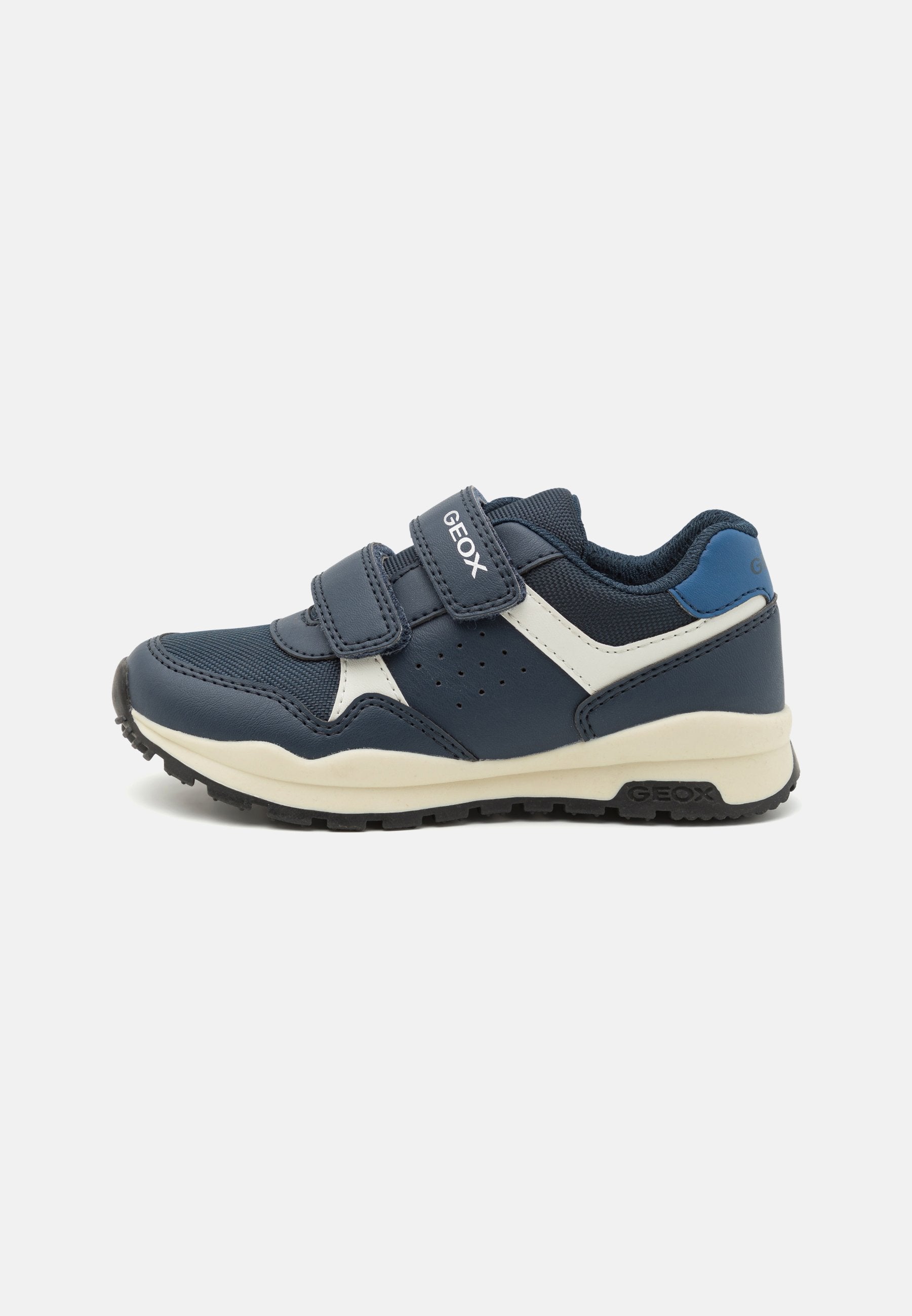 Marineblaue Sneaker aus Netz- und Lederstoffen, ausgestattet mit zwei Klettverschlussriemen, durchbrochenen Details und einer weißen Zwischensohle.