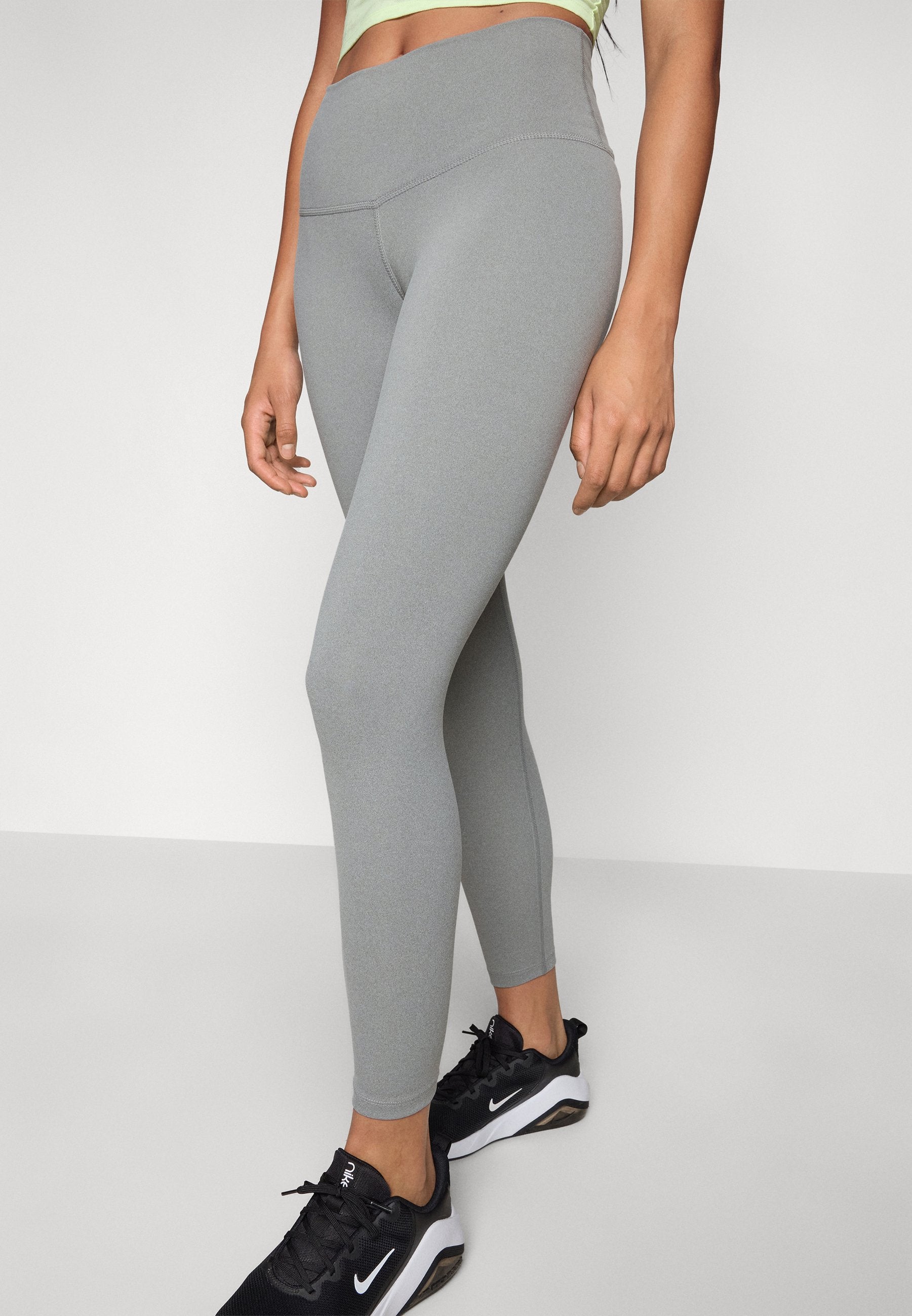 Nike Performance YOGA