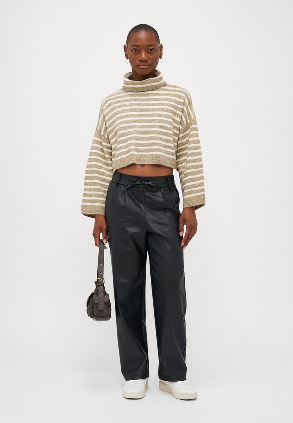 ONLY Petite ONLTALIO STRIPE SHORT ROLLNECK