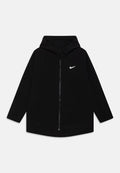 Schwarze Zip-Hoodie aus glattem Material, mit Kapuze, Fronttaschen und einem weißen Nike-Logo auf der oberen linken Seite.