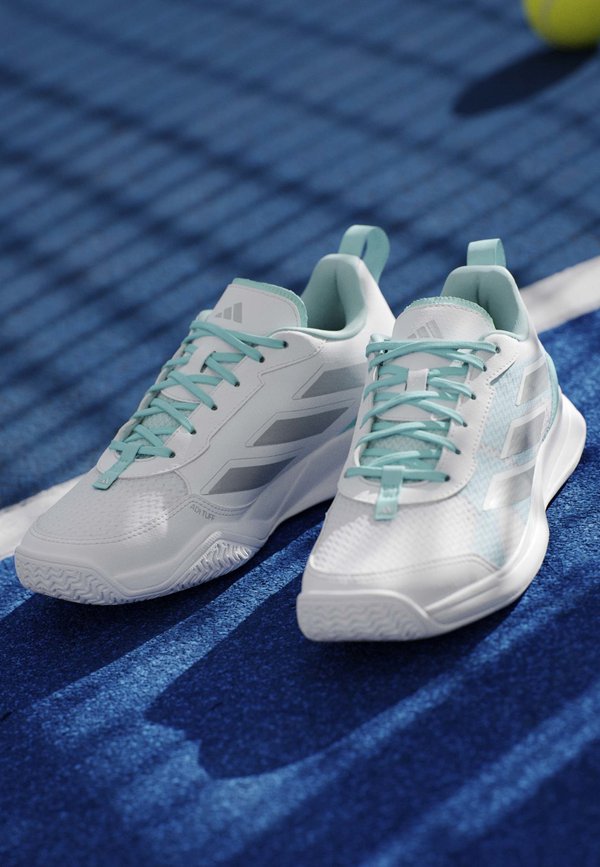 adidas Performance AVAFLASH